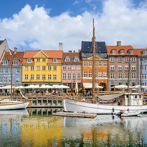 Sanders Square - Spacious Six-bedroom Near Amalienborg , Copenhagen Denmark